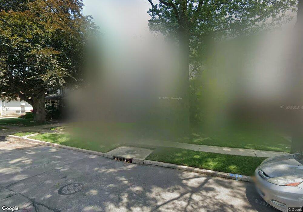 8528 262nd St, Floral Park, NY 11001 - photo 1