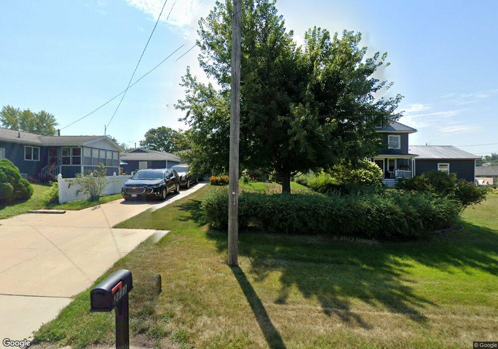 2111 E Ave NW, Cedar Rapids, IA 52405 - photo 1