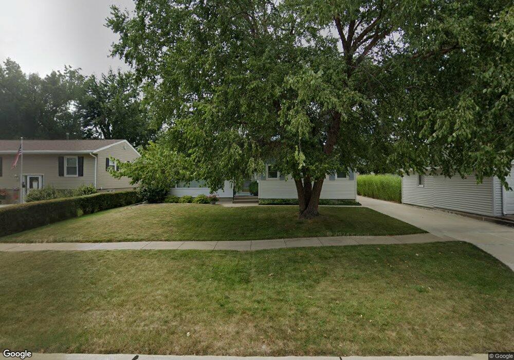 1009 34th St SE, Cedar Rapids, IA 52403 - photo 1
