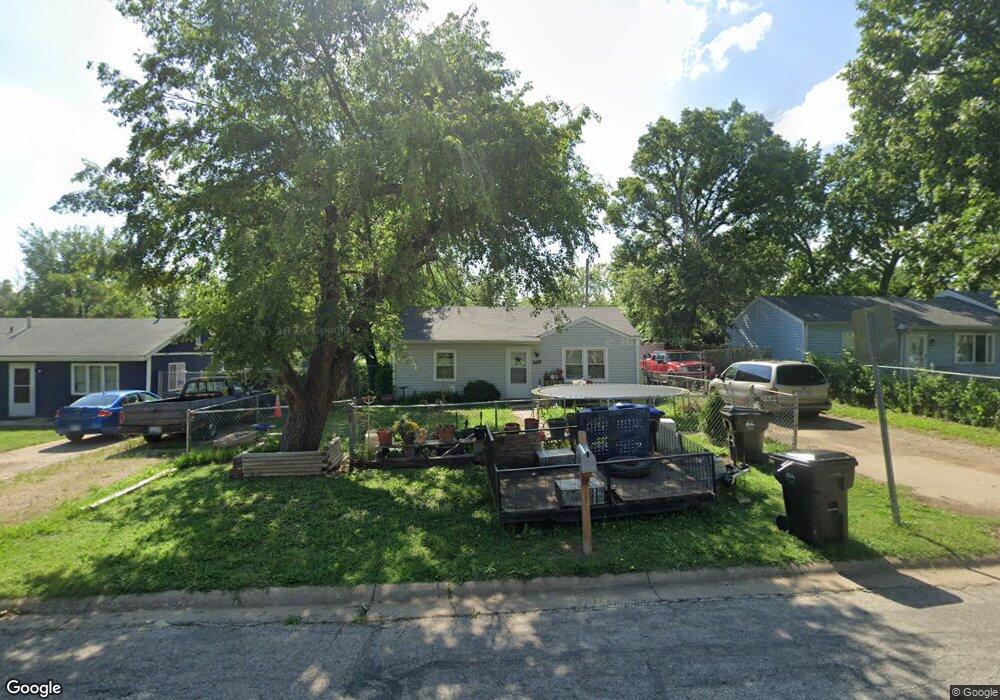 3309 SE Fremont St, Topeka, KS 66605 - photo 1