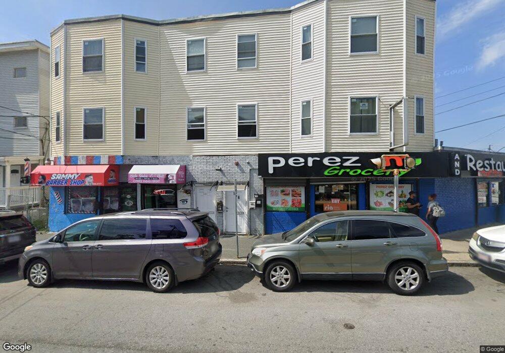 330 Lawrence St unit 3, Lawrence, MA 01841 - photo 1