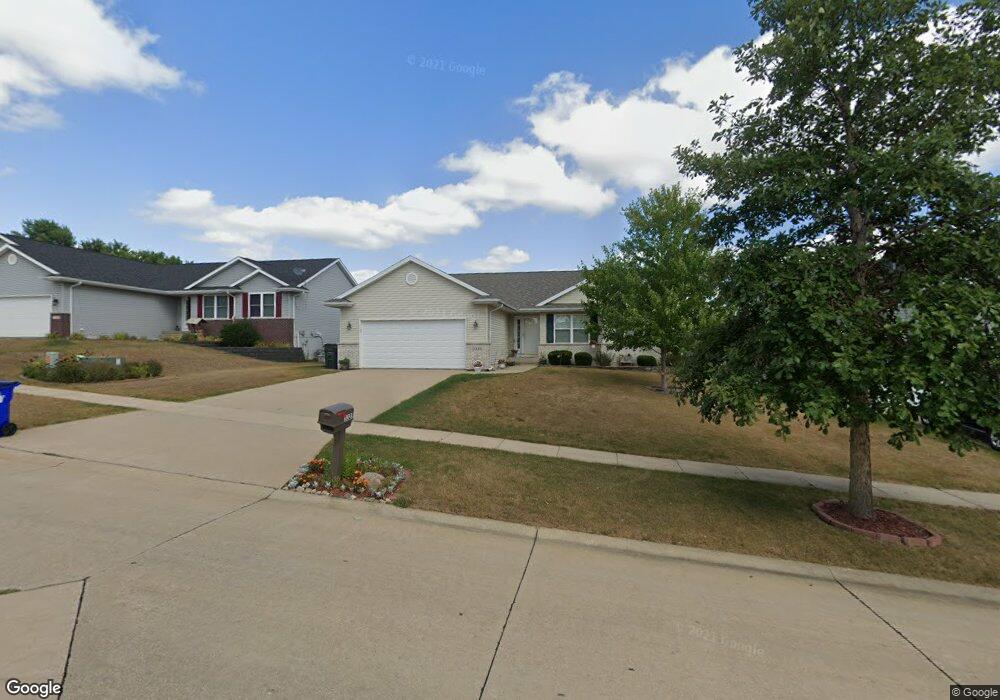 3325 Prairie Creek Rd SW, Cedar Rapids, IA 52404 - photo 1