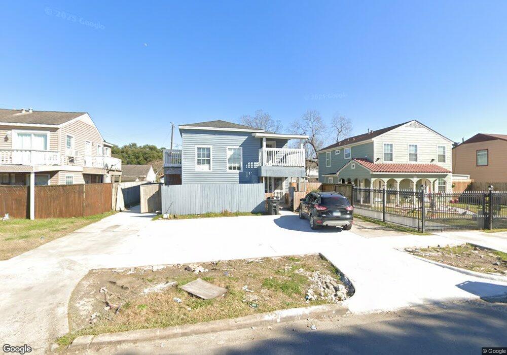 4919 Plum Dr, Houston, TX 77087 - photo 1