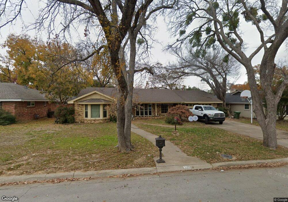 320 Plainview Dr, Hurst, TX 76054 - photo 1