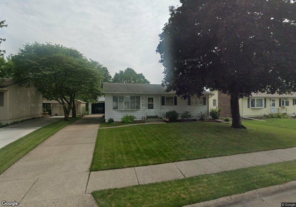 2027 W 34th St, Davenport, IA 52806 - photo 1