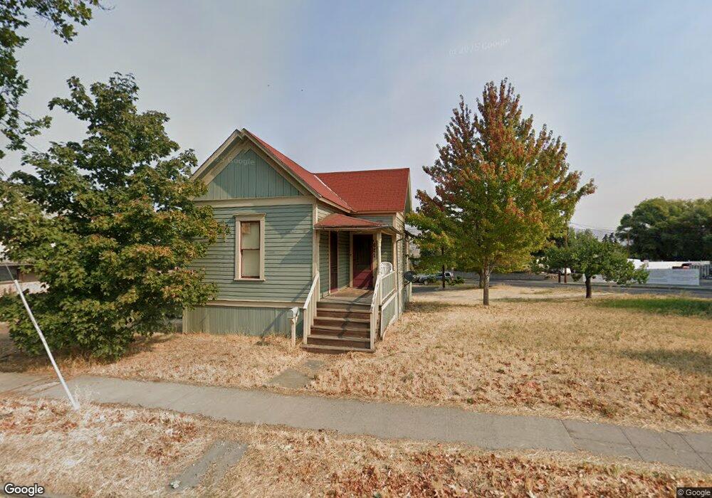 621 E 10th St, the Dalles, OR 97058 - photo 1