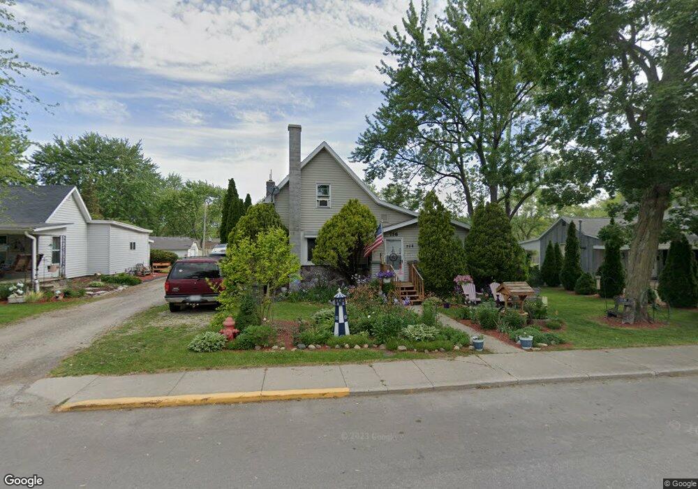 758 W Walnut St, Nappanee, IN 46550 - photo 1