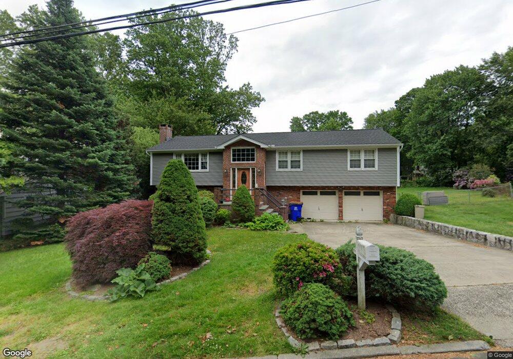 131 Old Elm Rd, Fairfield, CT 06825 - photo 1