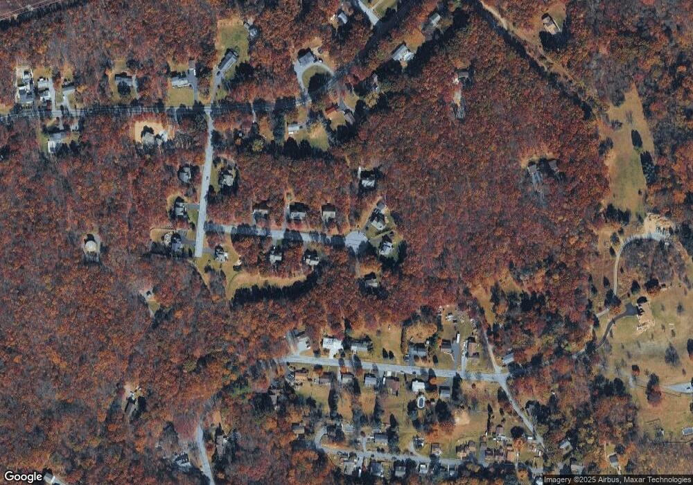 2208 Acorn Ct, Slatington, PA 18080 - photo 1