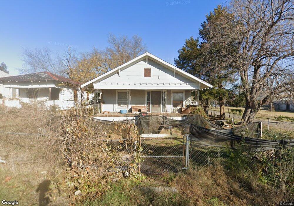 302 W Moore St, Henryetta, OK 74437 - photo 1