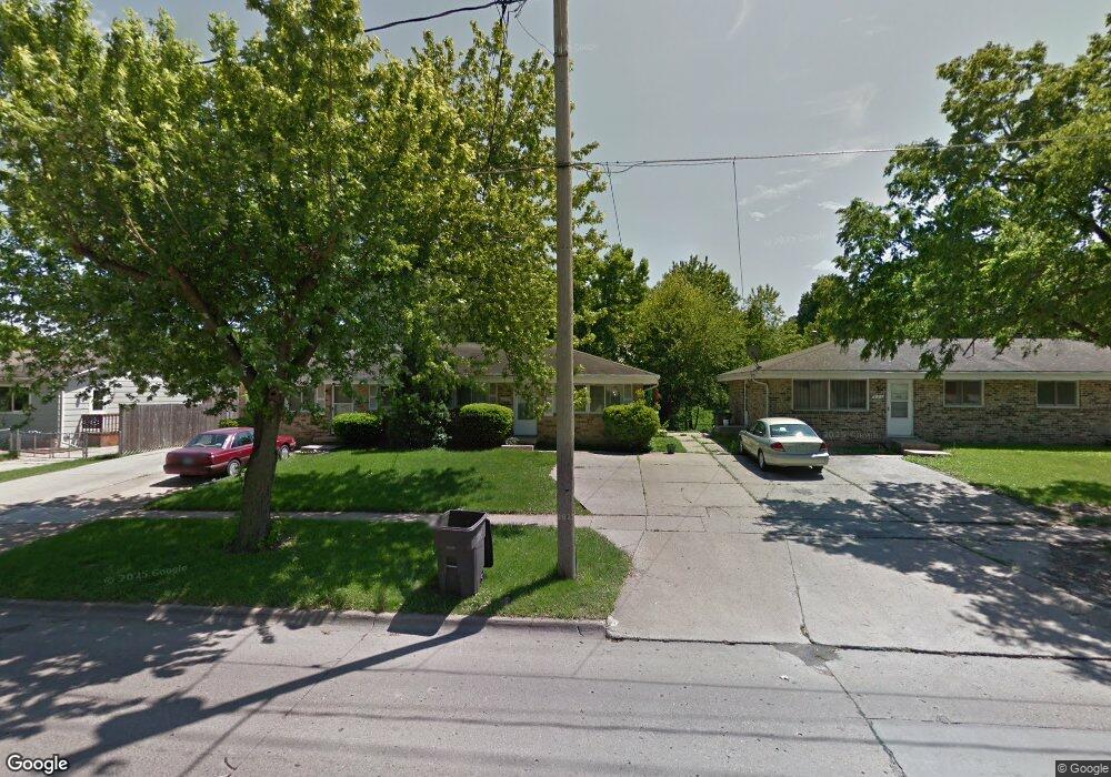 427 E Watrous Ave, Des Moines, IA 50315 - photo 1