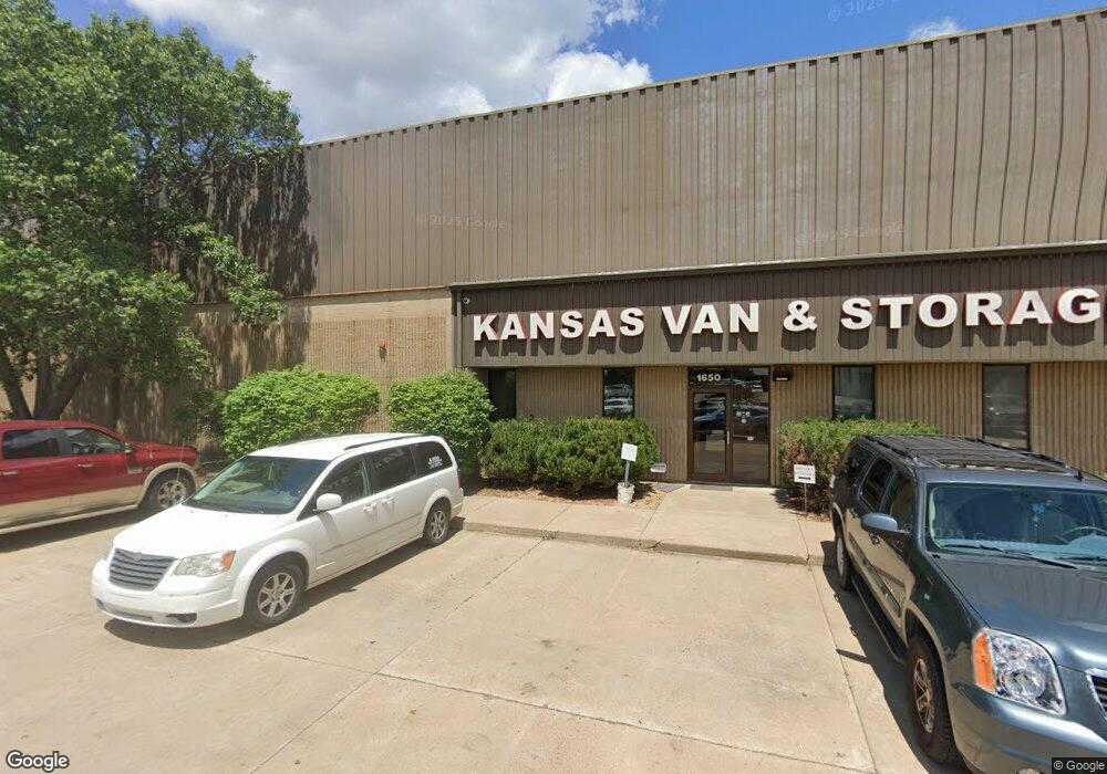 1650 SW 41st St, Topeka, KS 66609 - photo 1