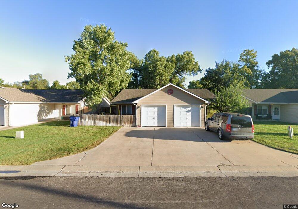 206 S Queen Cir, Maize, KS 67101 - photo 1