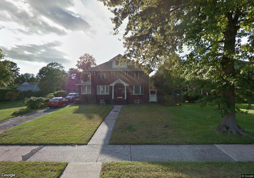 4 Whitehall Blvd, Garden City, NY 11530 - photo 1