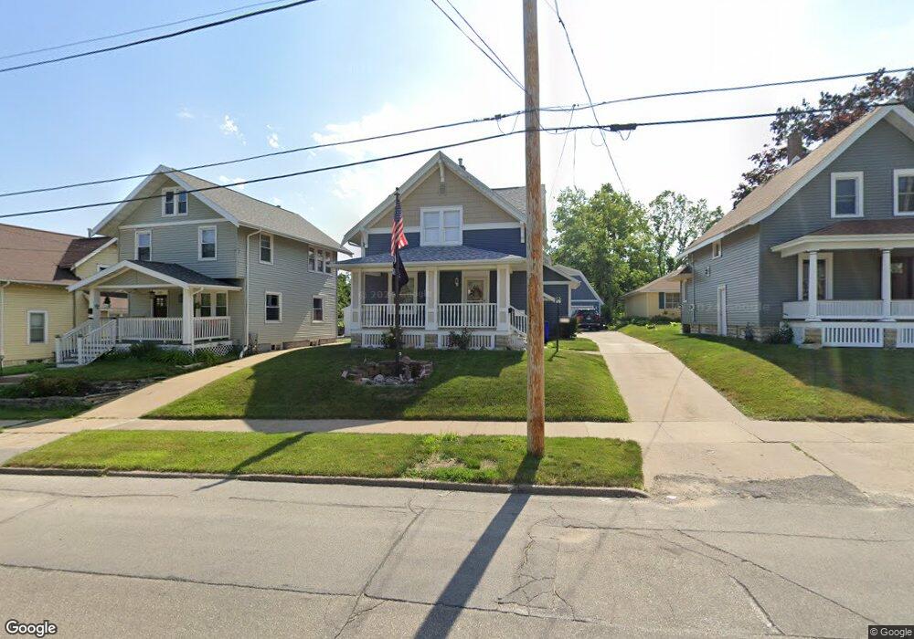 1114 19th St SE, Cedar Rapids, IA 52403 - photo 1