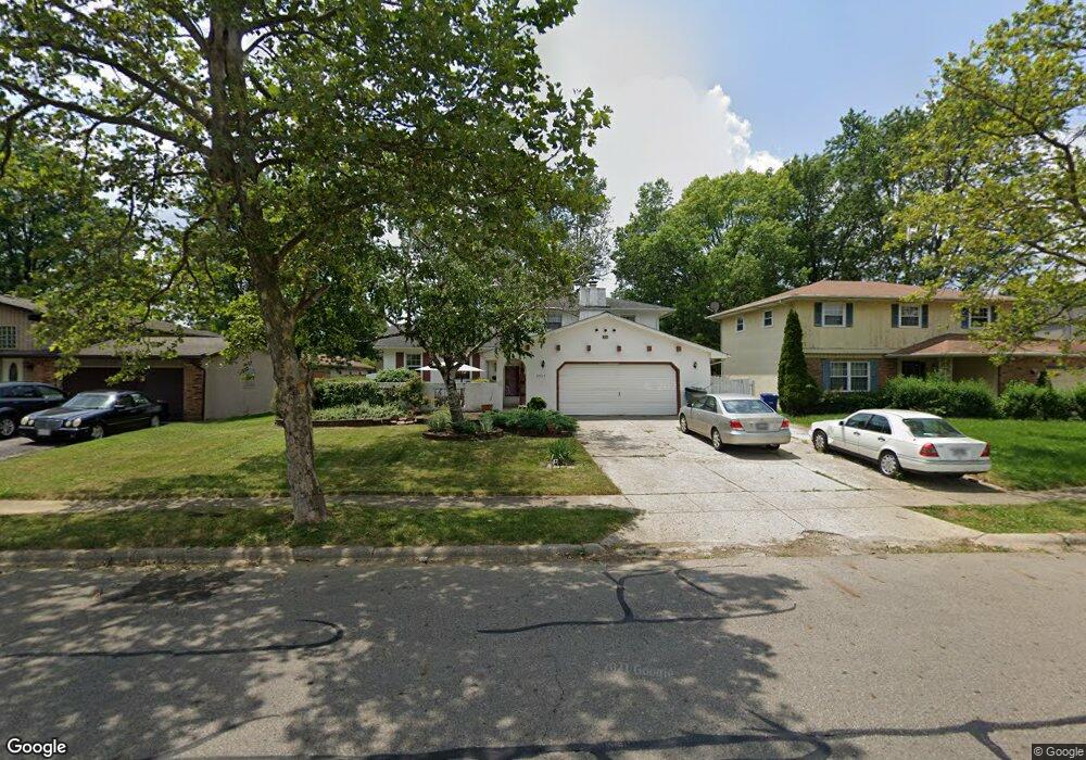 6085 Beechcroft Rd, Columbus, OH 43229 - photo 1