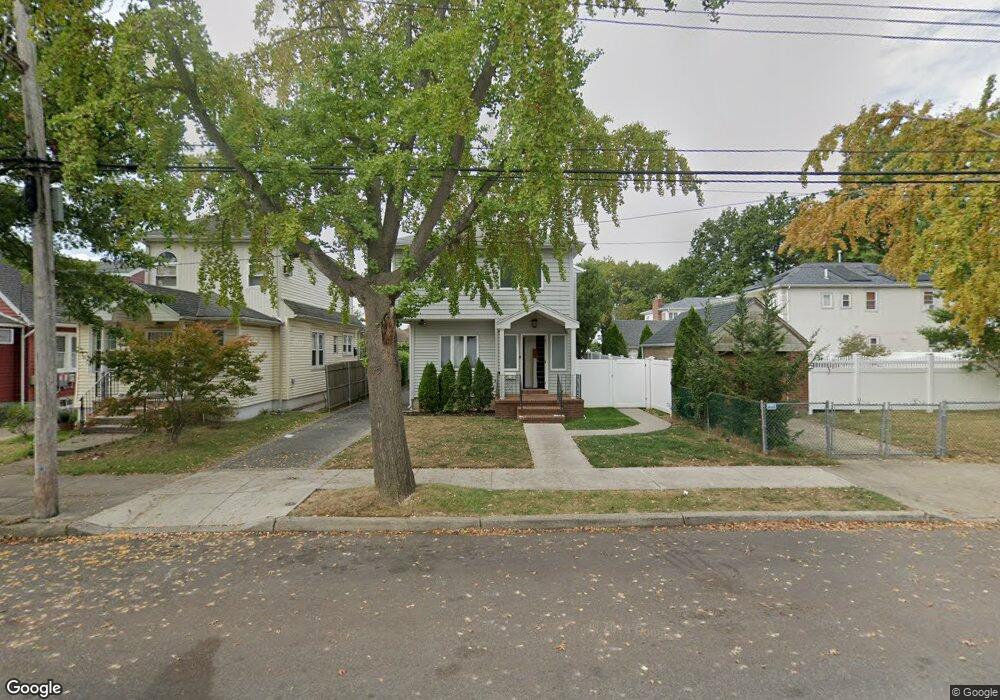 8520 263rd St, Floral Park, NY 11001 - photo 1