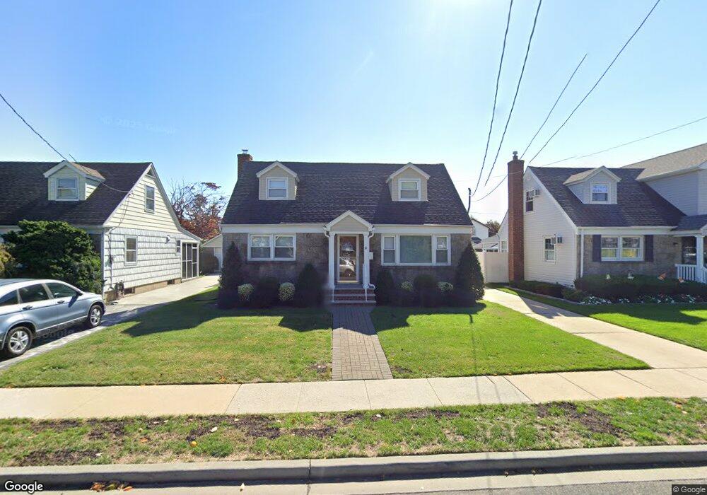 111 Dow Ave, Mineola, NY 11501 - photo 1