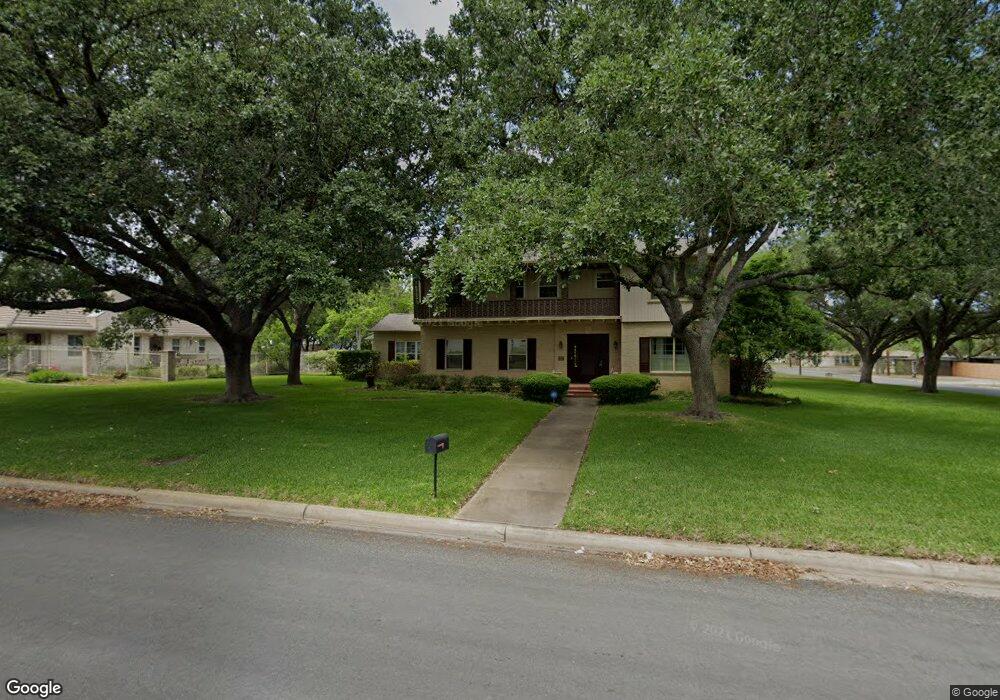 311 E Huntington St, Beeville, TX 78102 - photo 1