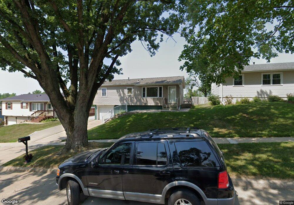 1712 Hillside Dr NW, Cedar Rapids, IA 52405 - photo 1