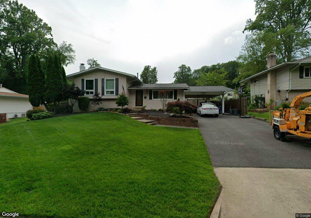 11105 Del Rio Dr, Fairfax, VA 22030 - photo 1