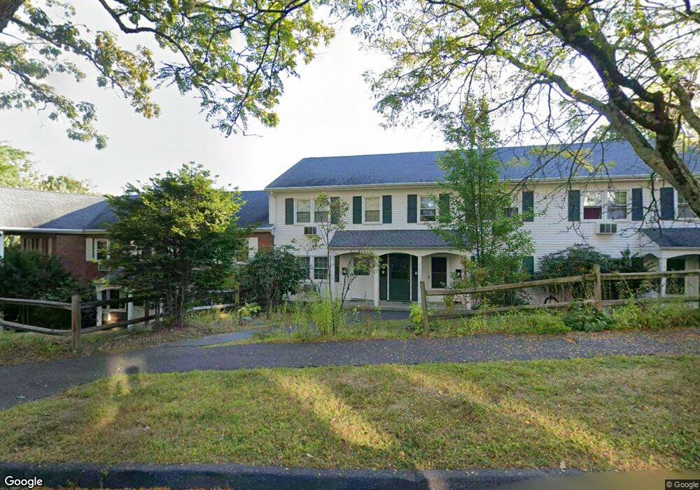 135A Round Hill Rd unit 135A, Northampton, MA 01060 - photo 1