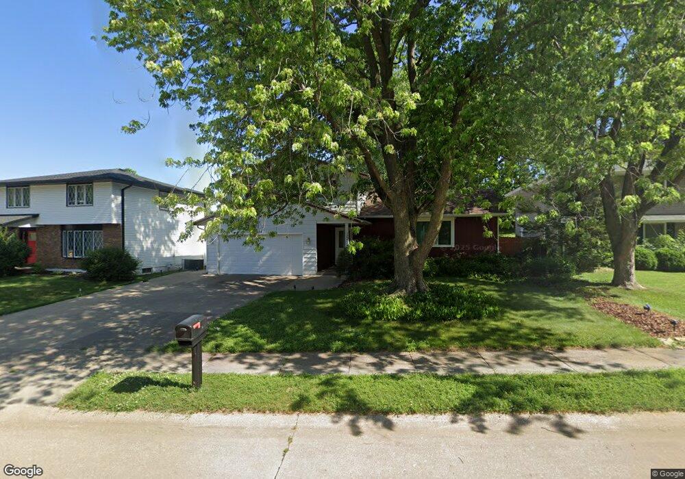 2666 W 34th St, Davenport, IA 52806 - photo 1