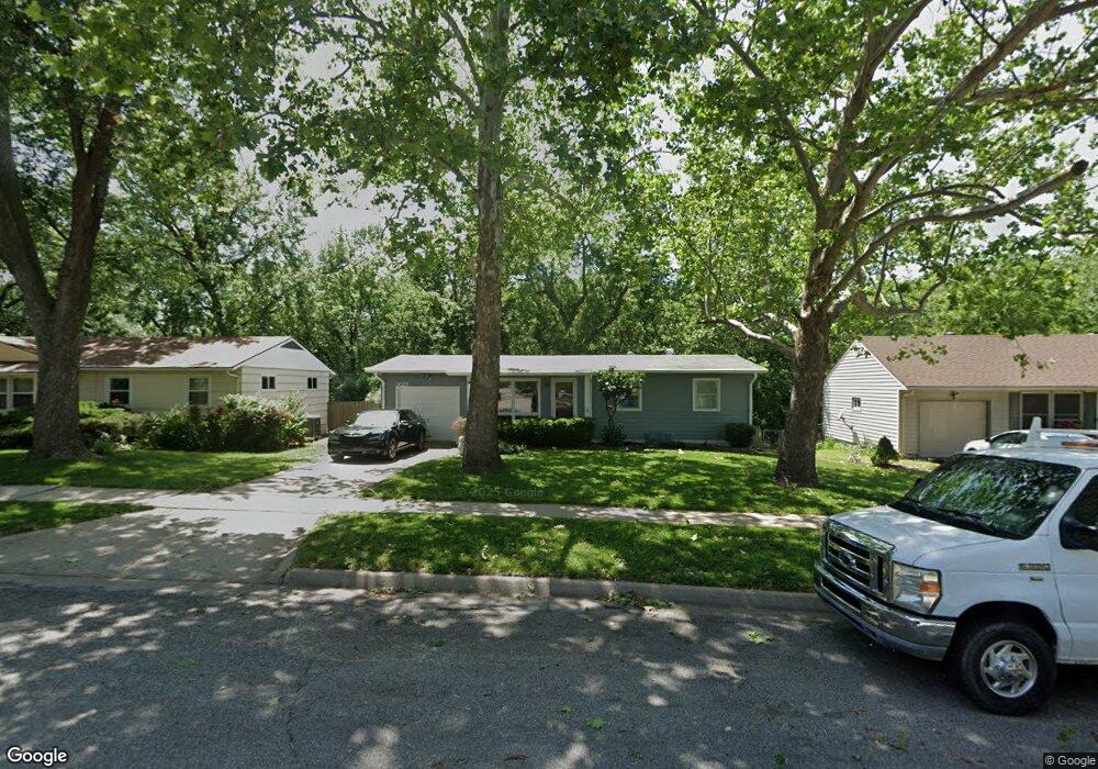 3025 SW Mcclure Rd, Topeka, KS 66614 - photo 1