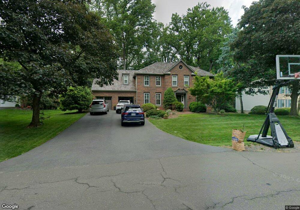 4867 Oakcrest Dr, Fairfax, VA 22030 - photo 1