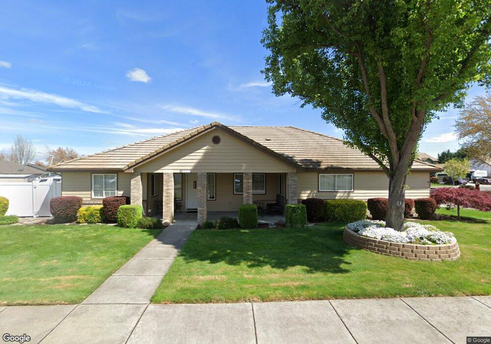 704 Annalee Dr, Central Point, OR 97502 - photo 1