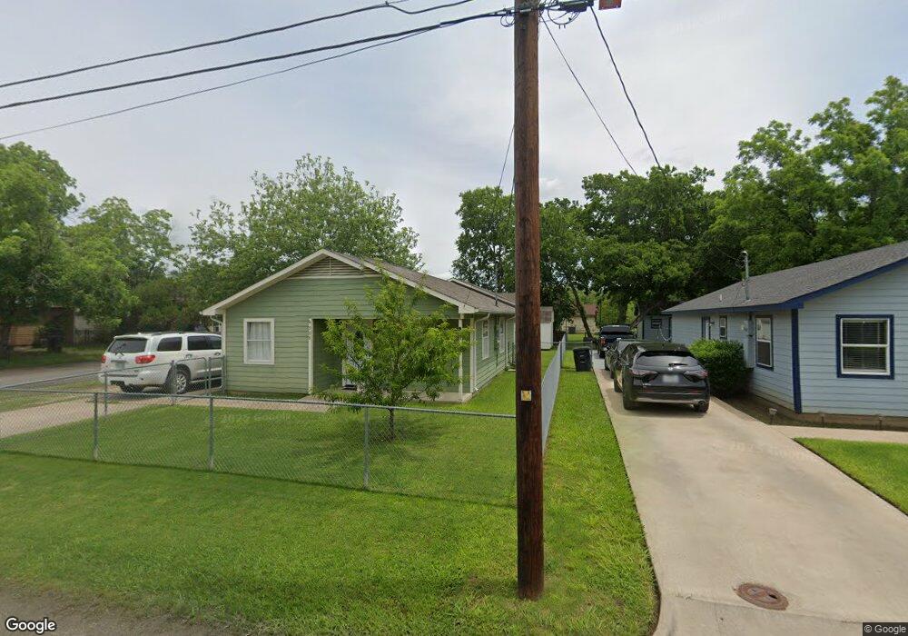 908 Trinity St, Cleburne, TX 76031 - photo 1