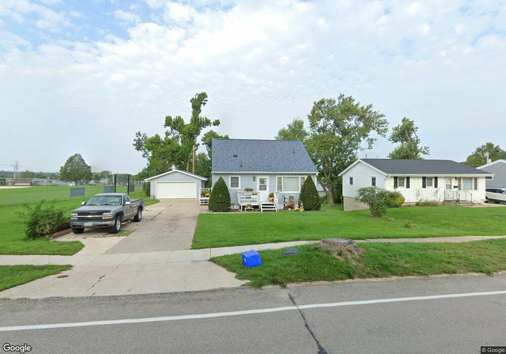890 S 15th St, Marion, IA 52302 - photo 1