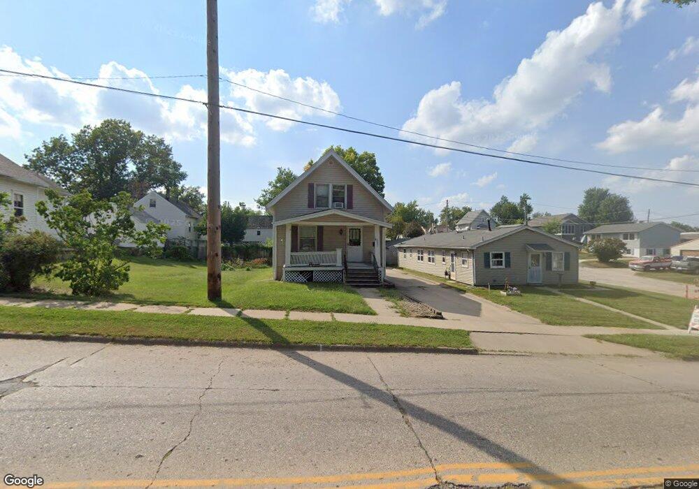 2202 J St SW, Cedar Rapids, IA 52404 - photo 1