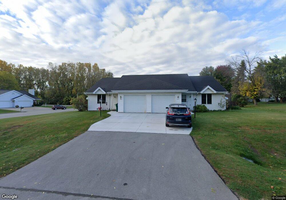 2105 N Skylark Dr, Appleton, WI 54914 - photo 1