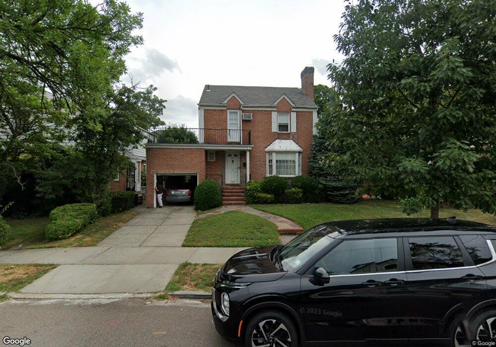 8037 Chevy Chase St, Jamaica, NY 11432 - photo 1