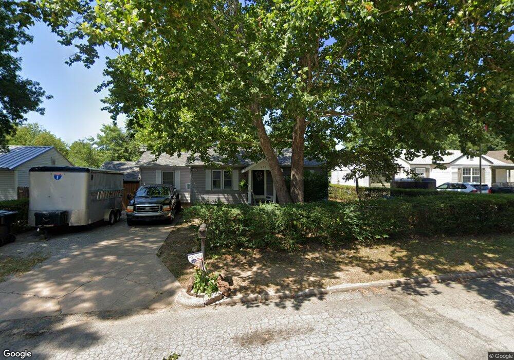 214 E 12th Place, Claremore, OK 74017 - photo 1