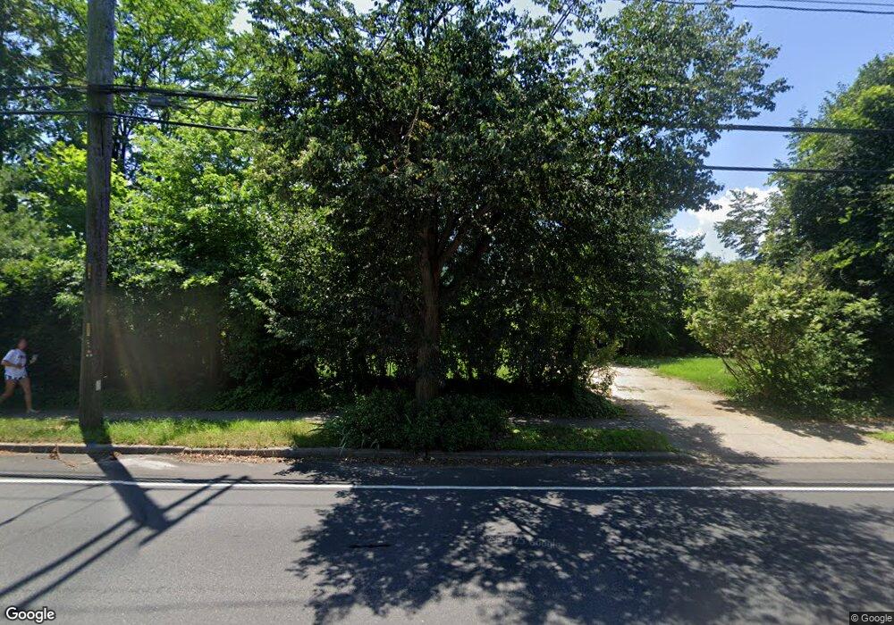 635 Plandome Rd, Manhasset, NY 11030 - photo 1