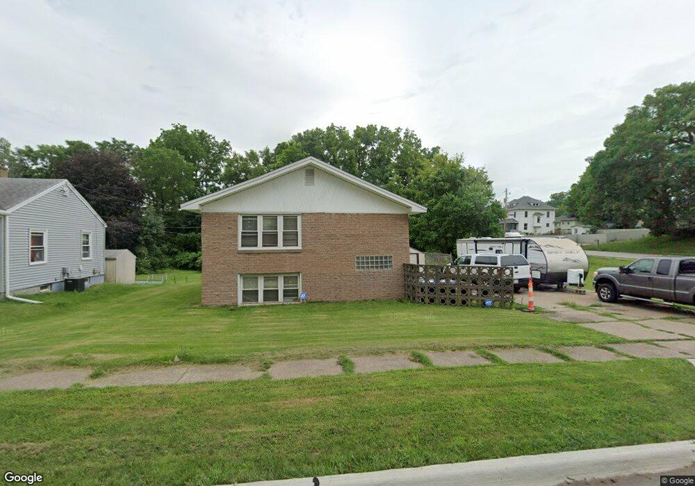411 E 13th St, Davenport, IA 52803 - photo 1