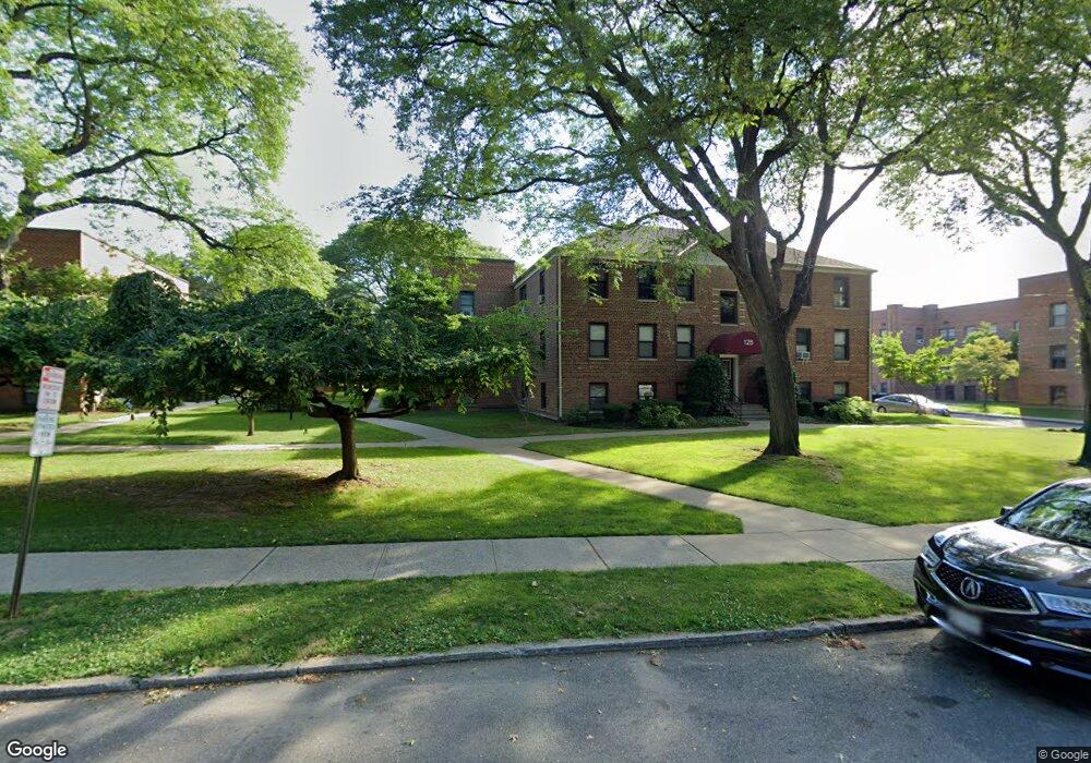 112 Richbell Rd unit C2, Mamaroneck, NY 10543 - photo 1