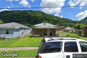 717 1/2 5th Ave, Montgomery, WV 25136