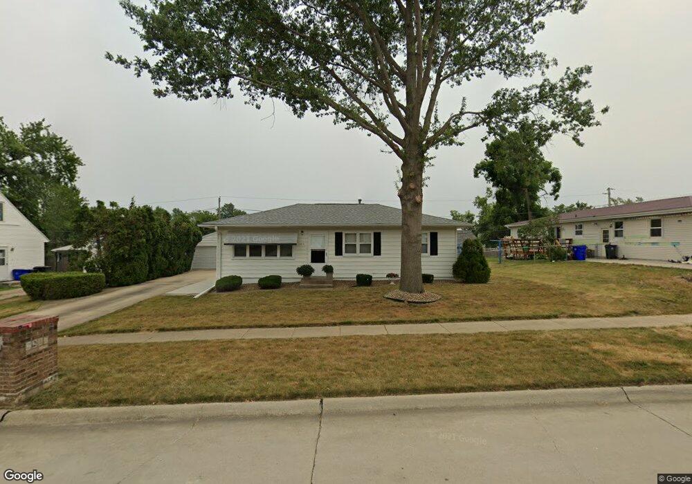 2217 26th St SW, Cedar Rapids, IA 52404 - photo 1