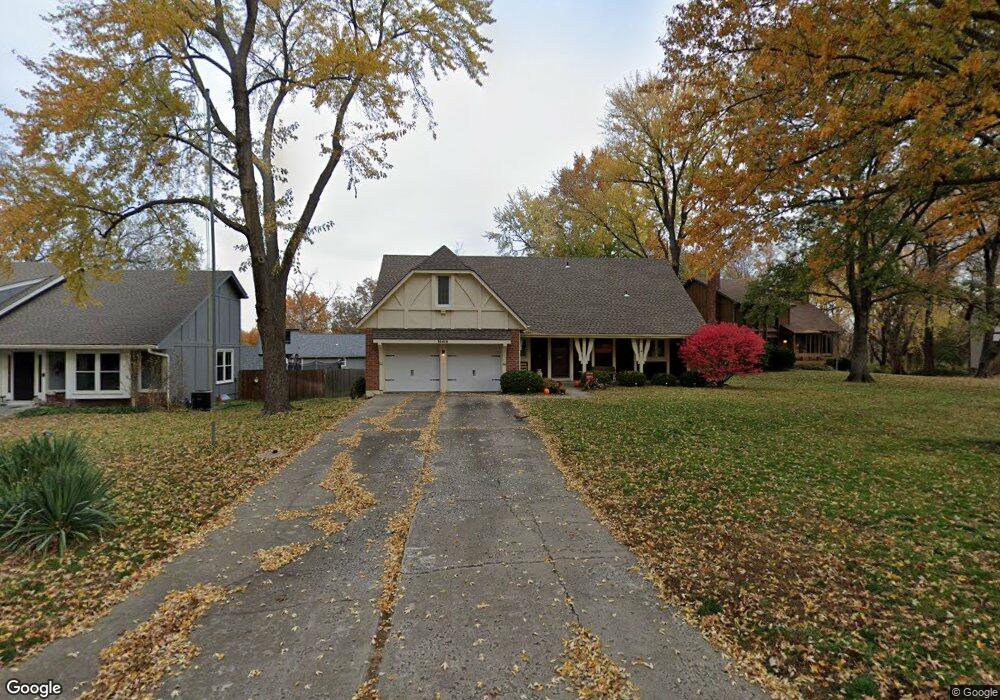 10418 W 52nd St, Shawnee, KS 66203 - photo 1