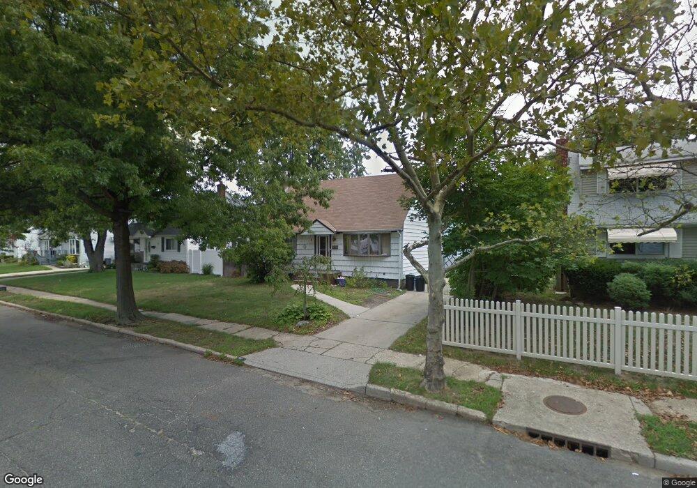 551 Knoll Ct, Seaford, NY 11783 - photo 1