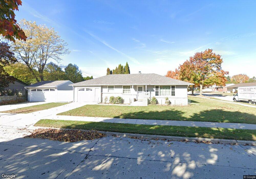 1370 N 16th St, Manitowoc, WI 54220 - photo 1