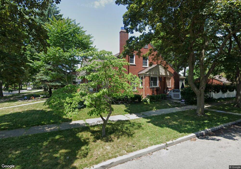 370 Hillcrest Ave, Grosse Pointe Farms, MI 48236 - photo 1