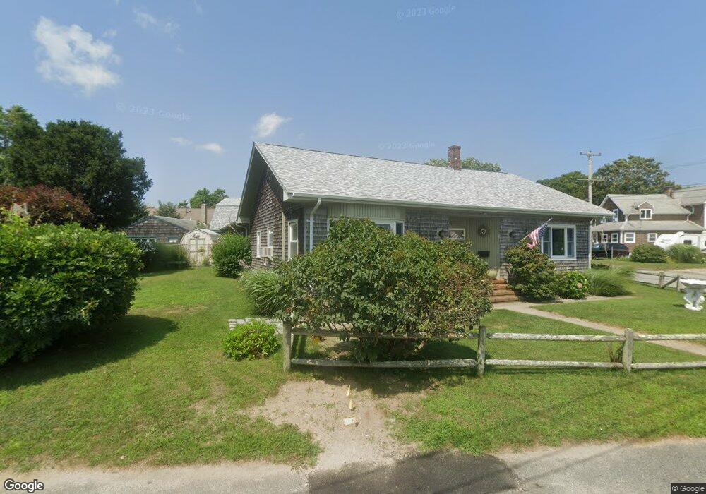 2 Bayview Ave, Fairhaven, MA 02719 - photo 1