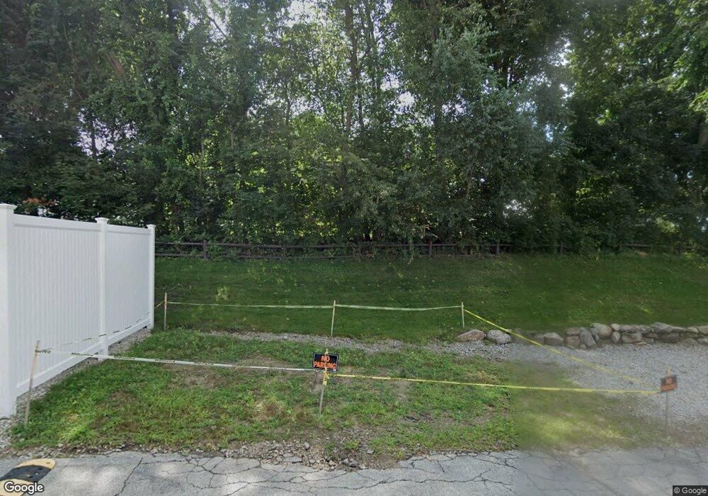 914 Elmwood Dr, Hudson, NH 03051 - photo 1