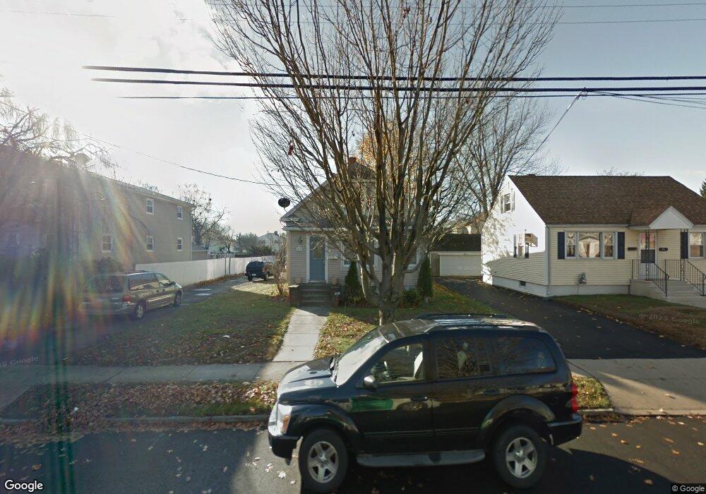 516 Sedgewick Ave, Stratford, CT 06615 - photo 1