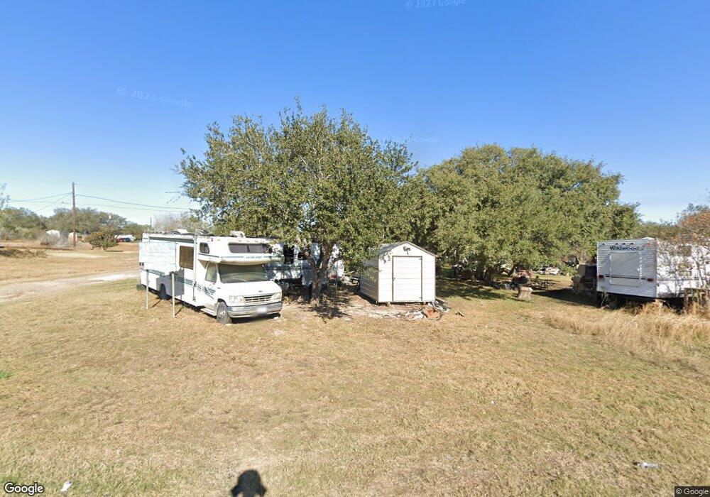810 Magnolia Ave, Beeville, TX 78102 - photo 1