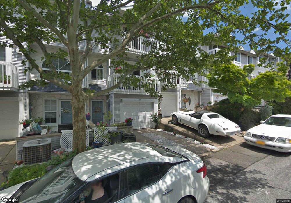 39 Country Dr N unit 6, Staten Island, NY 10314 - photo 1